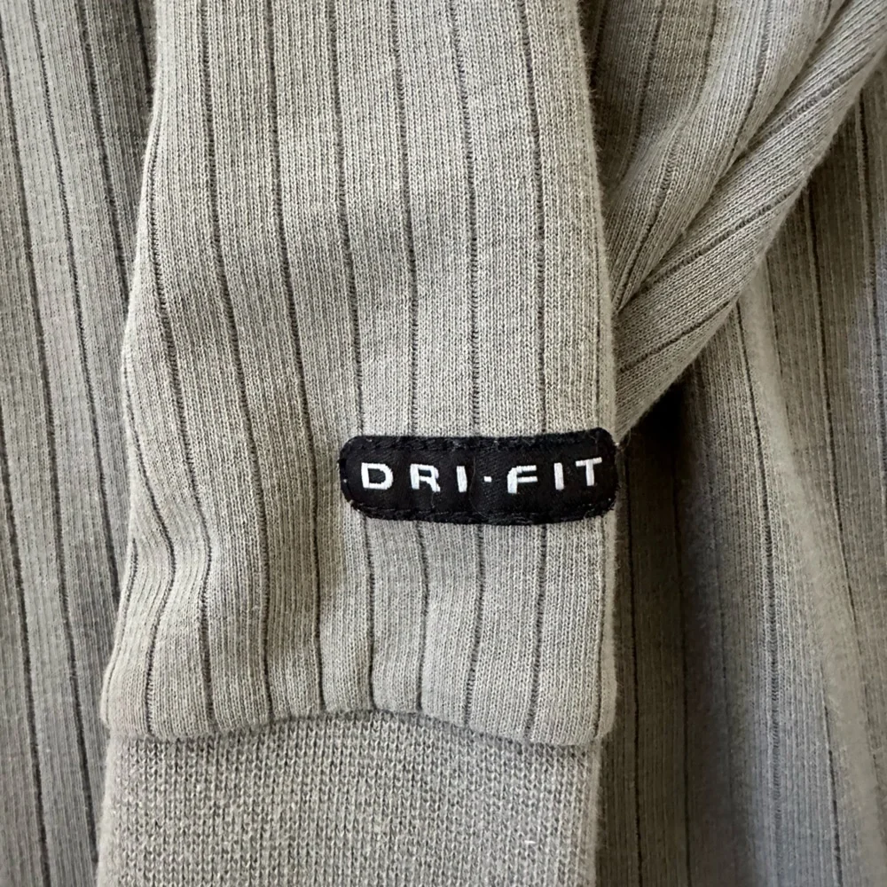 VINTAGE Nike Sport Turtleneck Long Sleeve, size L, grey - Picture 2 of 5